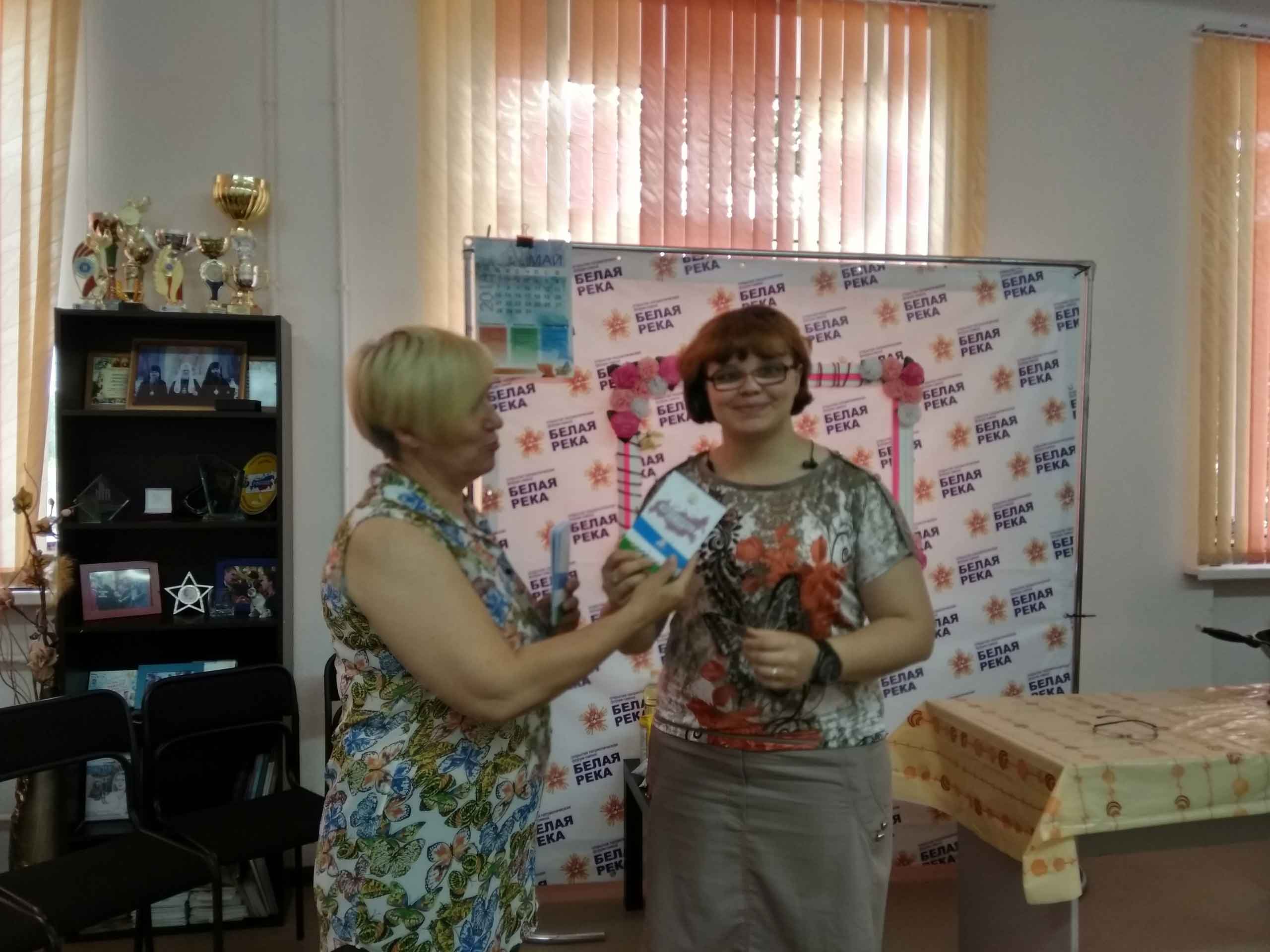 Вручение личных добровольческих книжек добровольцам семейного отряда